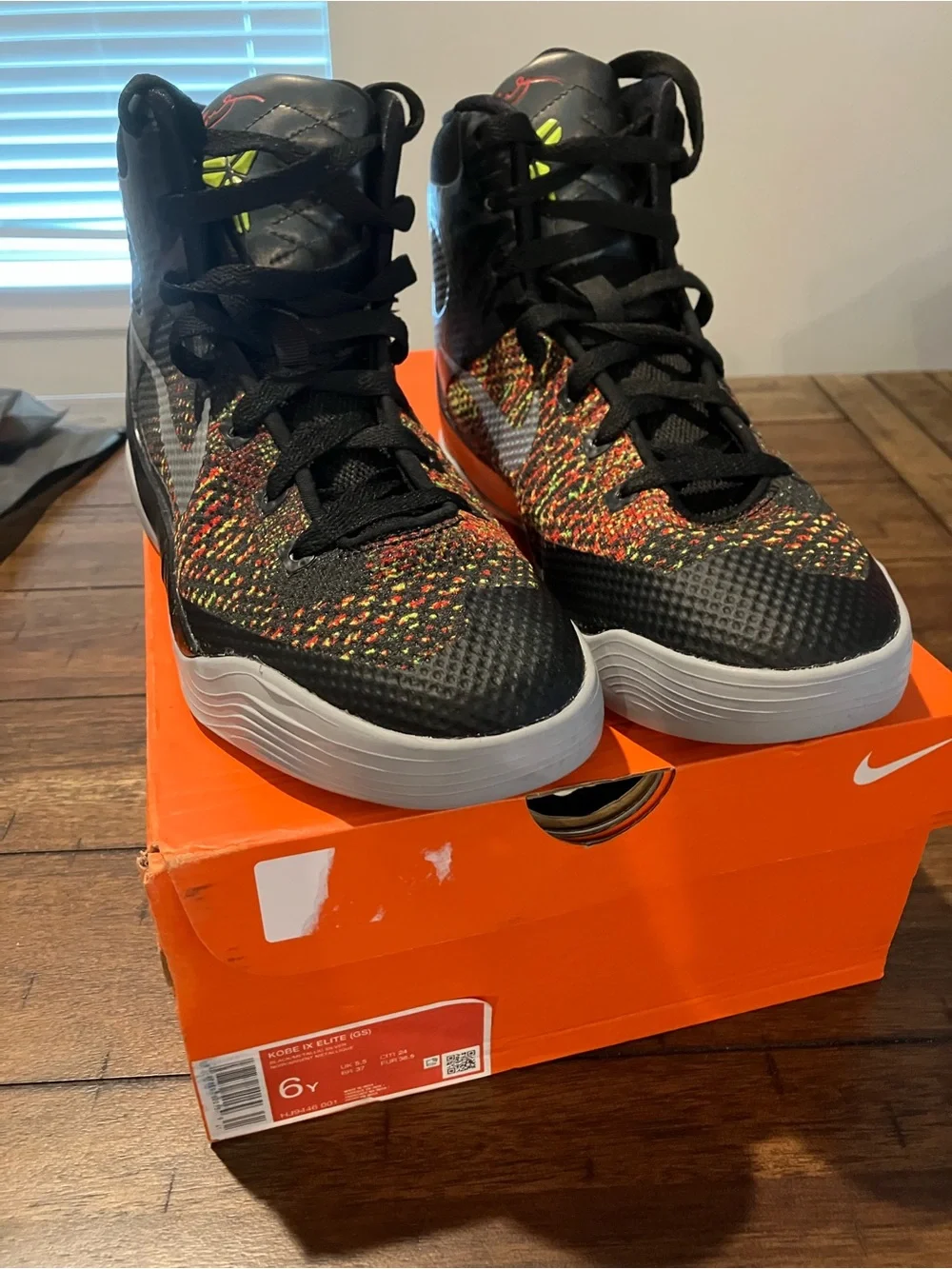 Nike breathable flyknit